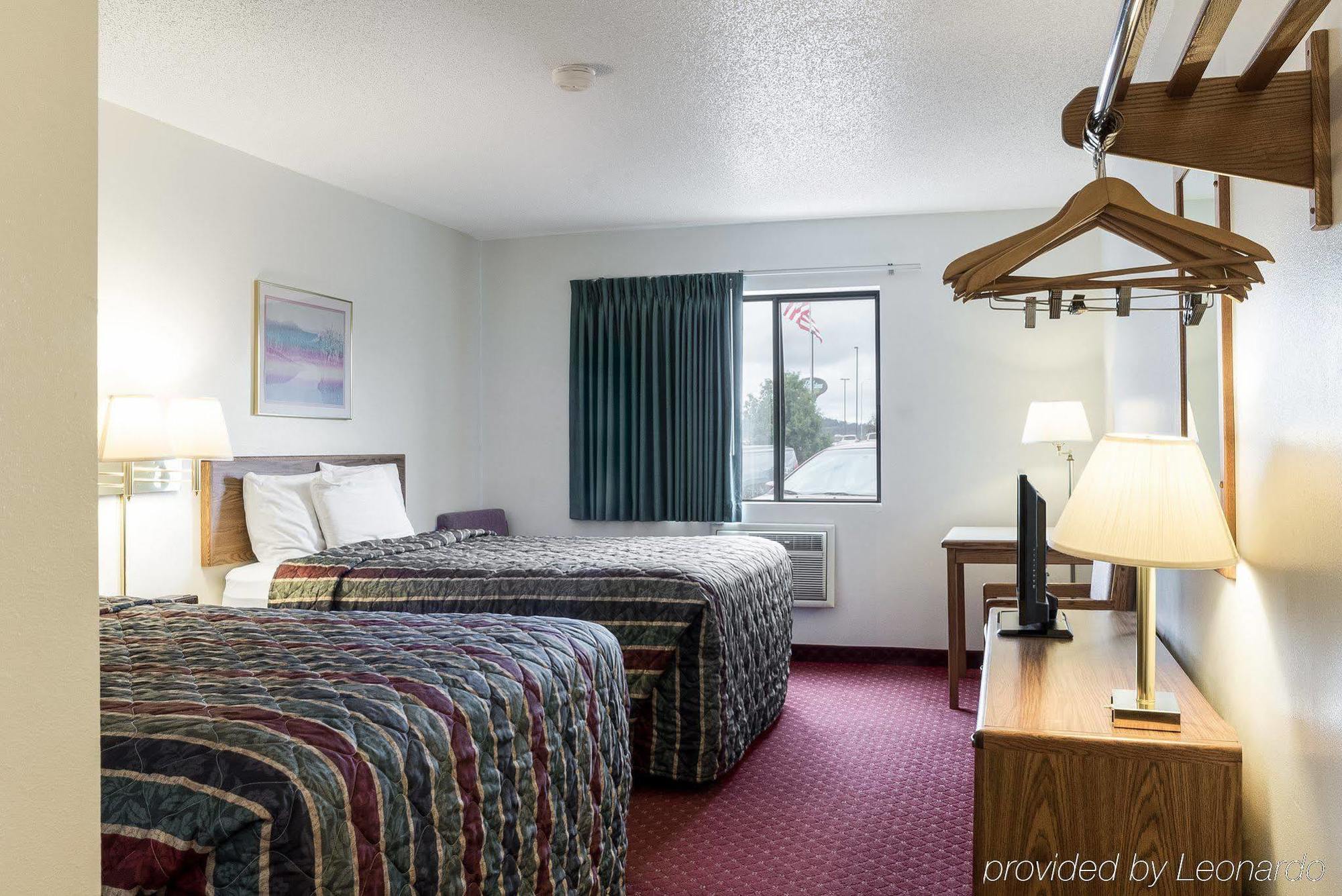 Travelodge By Wyndham ספירפיש מראה חיצוני תמונה