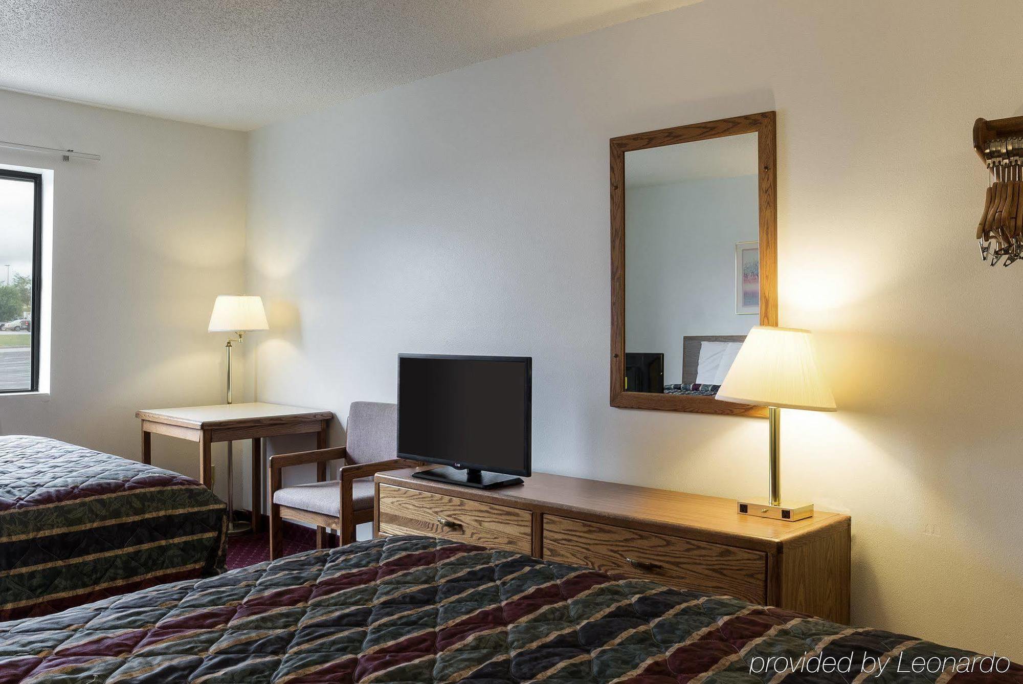 Travelodge By Wyndham ספירפיש מראה חיצוני תמונה