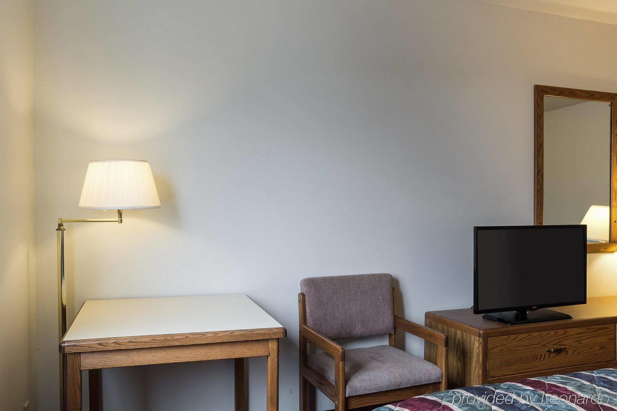 Travelodge By Wyndham ספירפיש מראה חיצוני תמונה