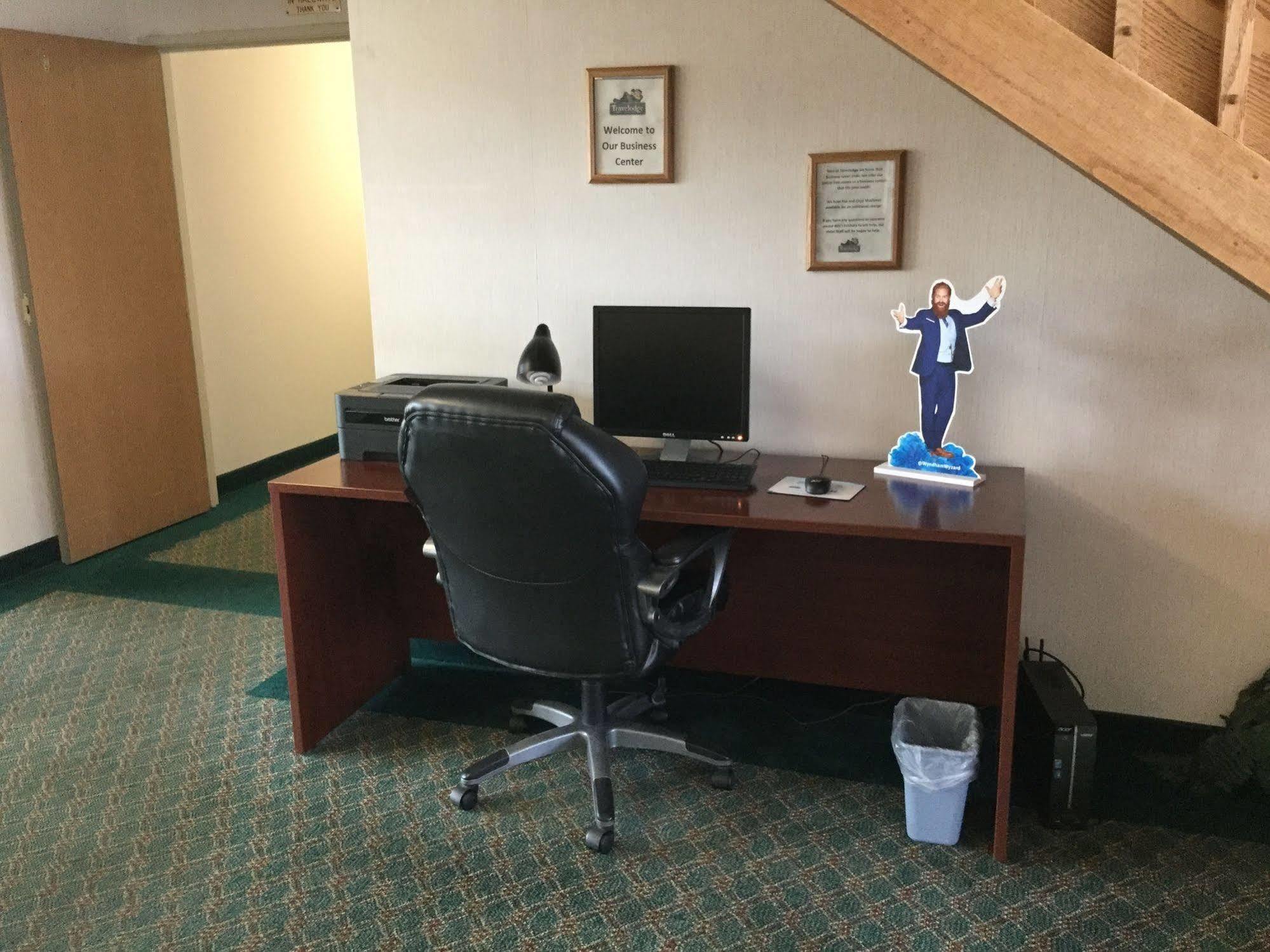 Travelodge By Wyndham ספירפיש מראה חיצוני תמונה