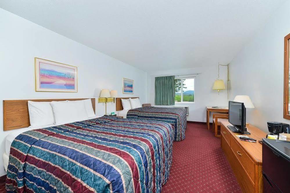 Travelodge By Wyndham ספירפיש מראה חיצוני תמונה