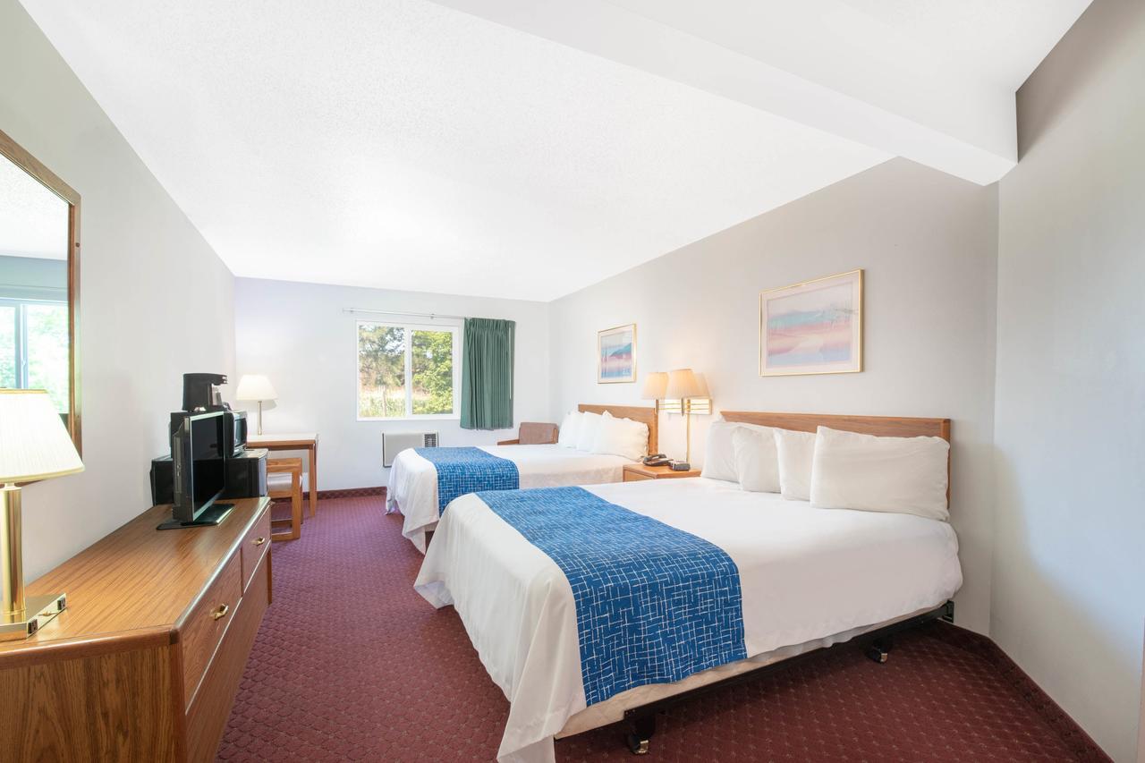 Travelodge By Wyndham ספירפיש מראה חיצוני תמונה