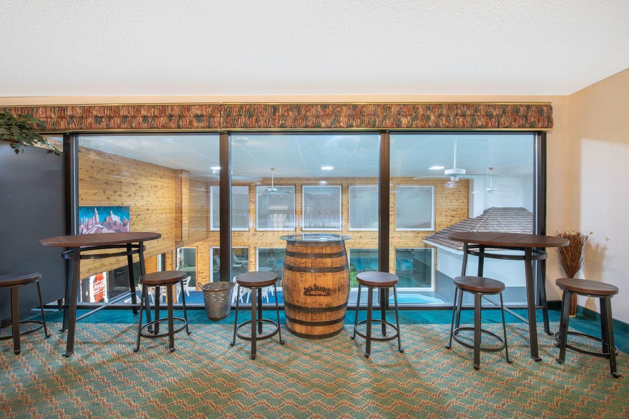 Travelodge By Wyndham ספירפיש מראה חיצוני תמונה