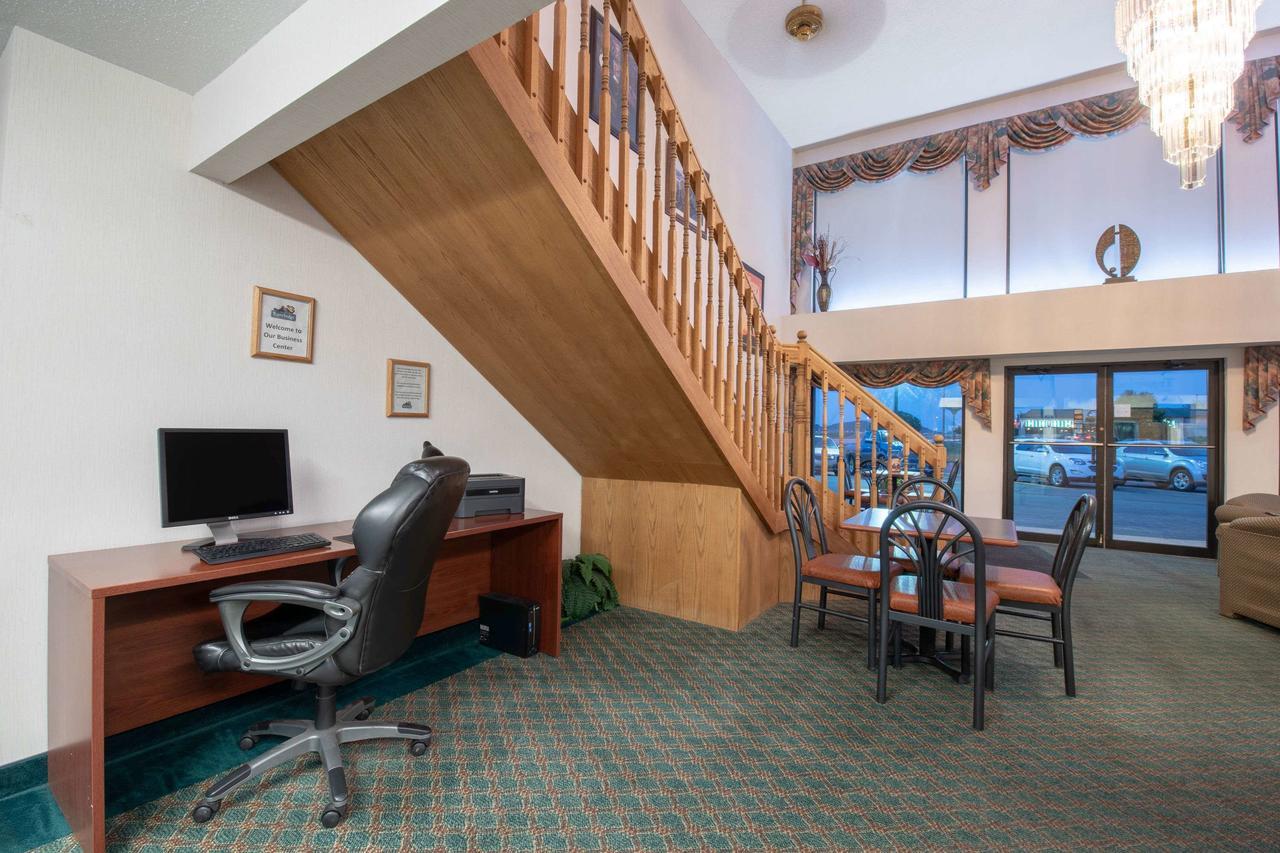 Travelodge By Wyndham ספירפיש מראה חיצוני תמונה
